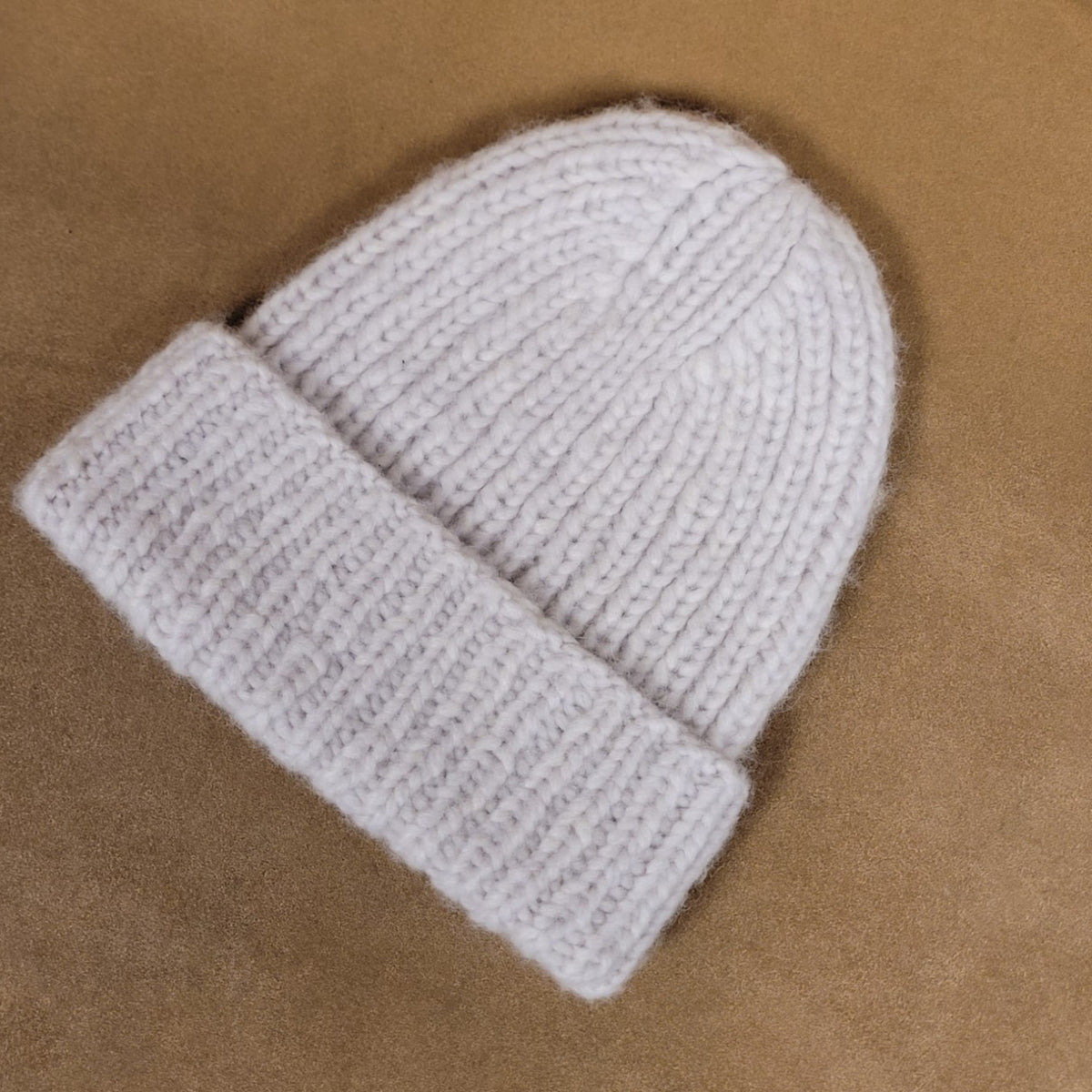 Håndstrikket hue i alpaca