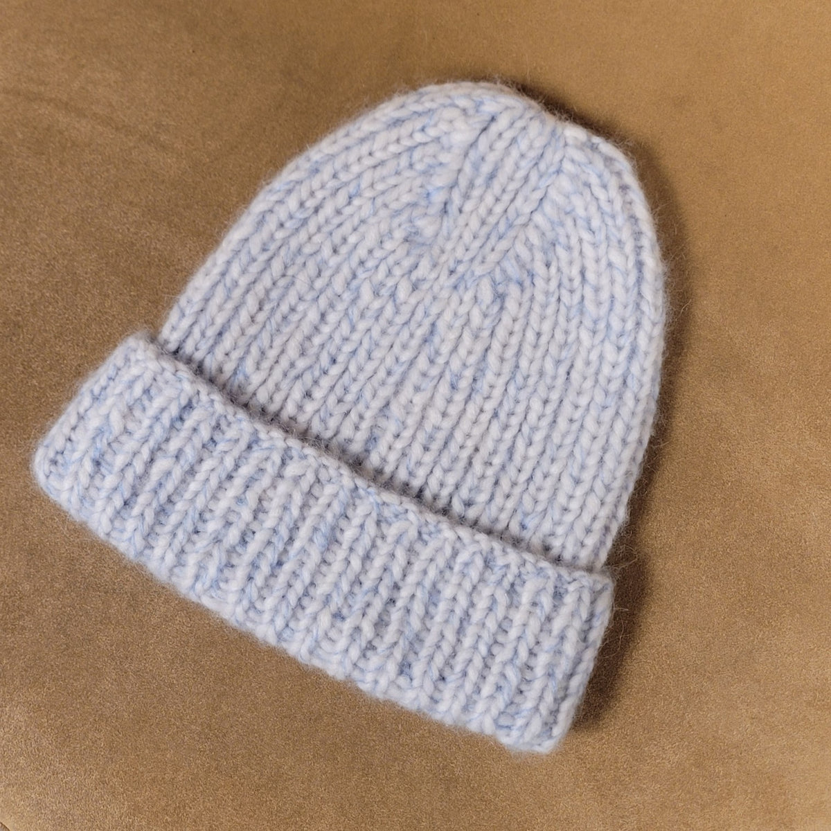 Håndstrikket hue i alpaca og mohair